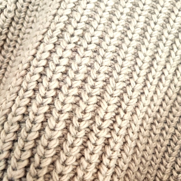 H&M Cable Knit Roll Neck Cropped Sweater - Picture 3 of 4